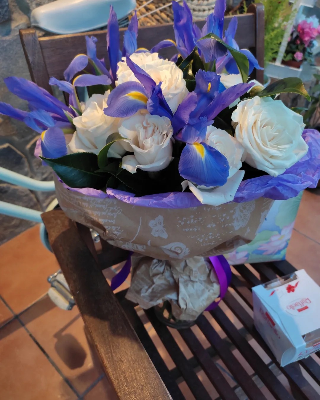 Ramo Iris y Rosas - Imagen 2